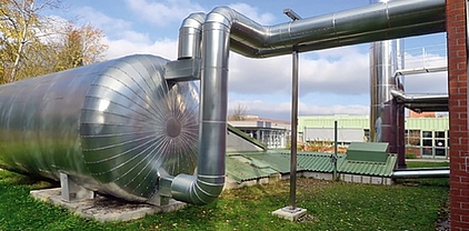 Pufferspeicher in liegender Ausführung zur oberirdischen Aufstellung Pufferspeicher in liegender Ausführung zur oberirdischen Aufstellung